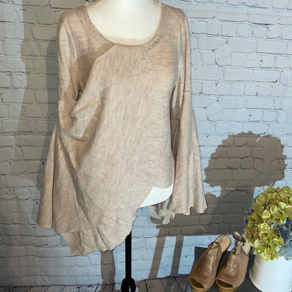 Free People Sweaters - Free People Flare For The Dramatic Shirt has never been worn